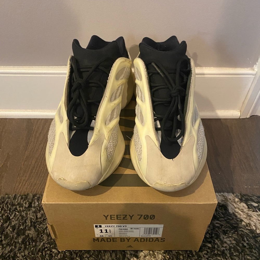 Yeezy 700 v3 “Azael” size 11.5